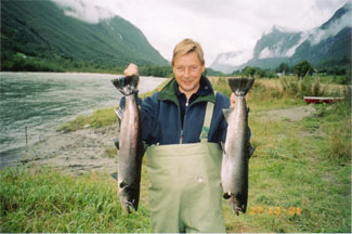 The picture shows Sverre with a couple of really big sea trout taken in Driva 2003; the largest weighs 6.15 kg. Photo: Jacqueline Taylor Oates.