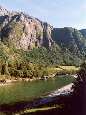 Hjelle, fishing stretch of the Driva. Image Driva Guide