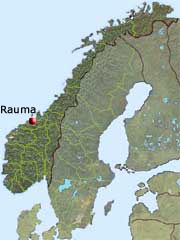 Here in Ådalsnes runs Rauma River