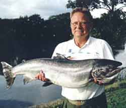 Göran Axelsson with a big salmon, weight 11.7 kg. Photo Hans Schibli.