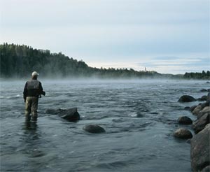 Mikael Lindström is testing his fishing luck in Renforsen.